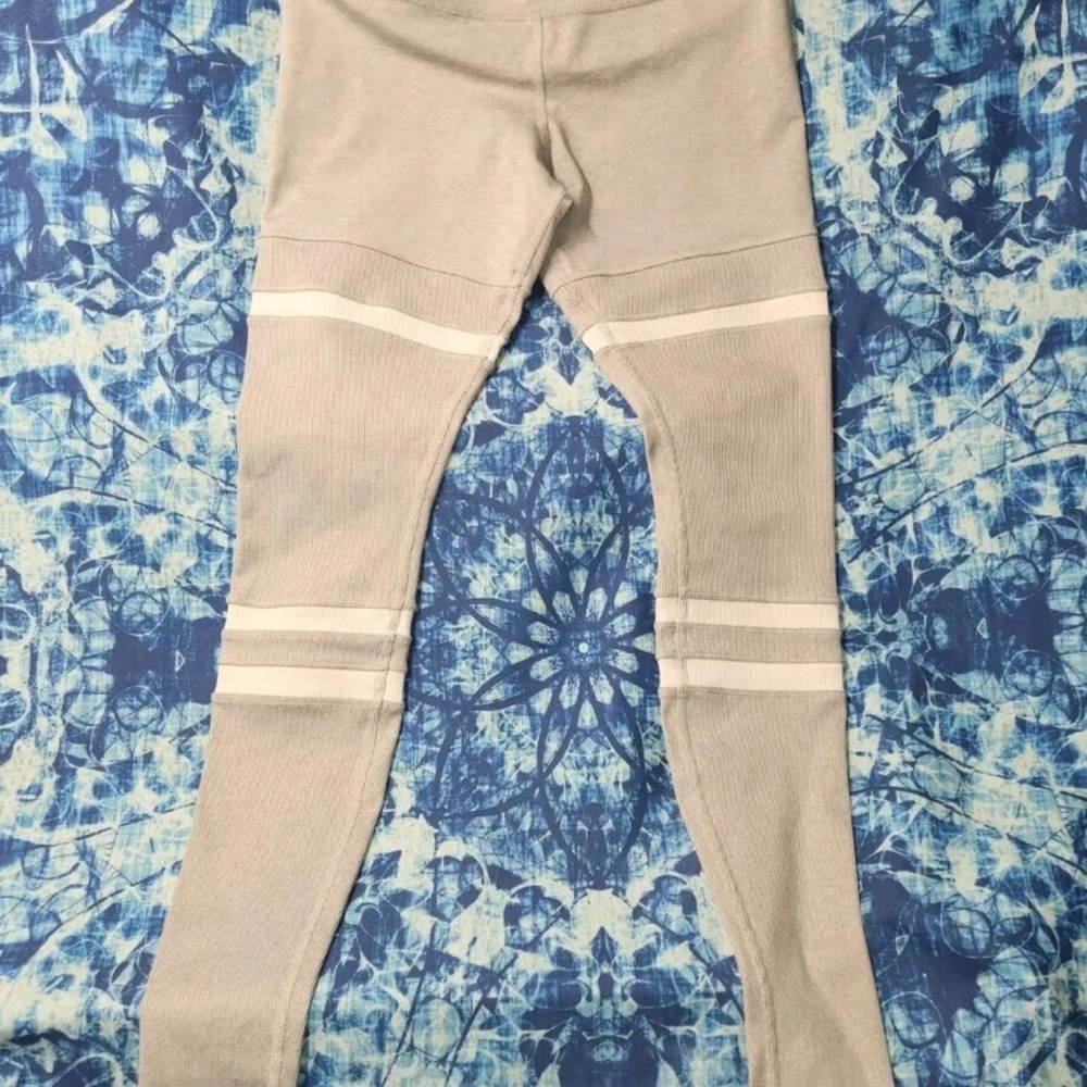Alo Yoga Legit High-Waist Ribbed Leggings in Size XS/ Heather Grey Pre-owned